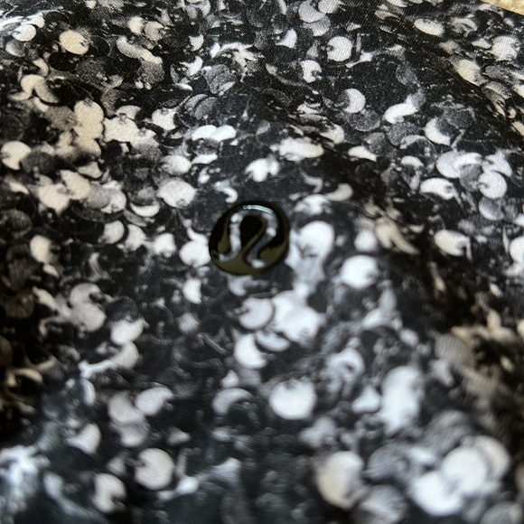 <Lululemon> Shine Tight (Roll Down) - Picture 3 of 5